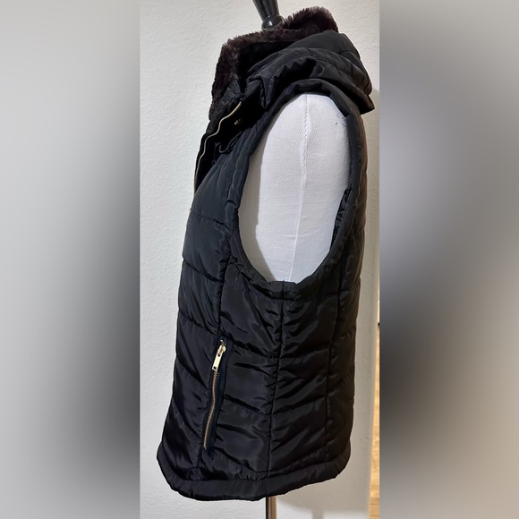 Love Tree Size M Women Black Faux Fur Collar Puffer Vest Zipper Detail - Picture 5 of 8